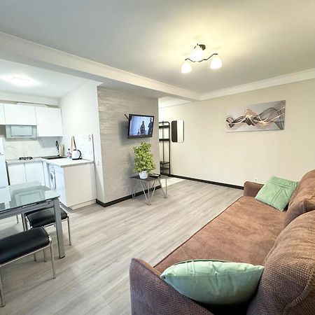 Artal Apartment On Obolonskyi Avenue 16 Kiev Exterior foto